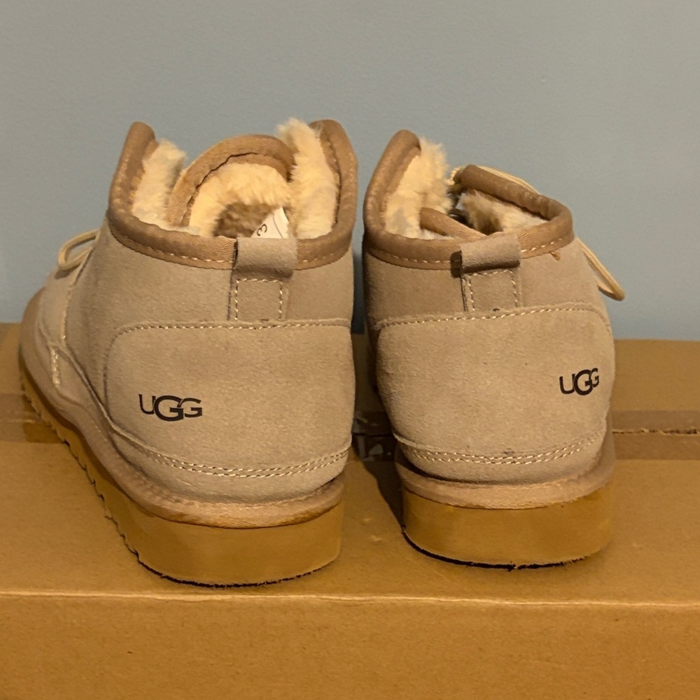 UGG Men's/Women’s Cream Chukka Boots - Picture 2 of 11